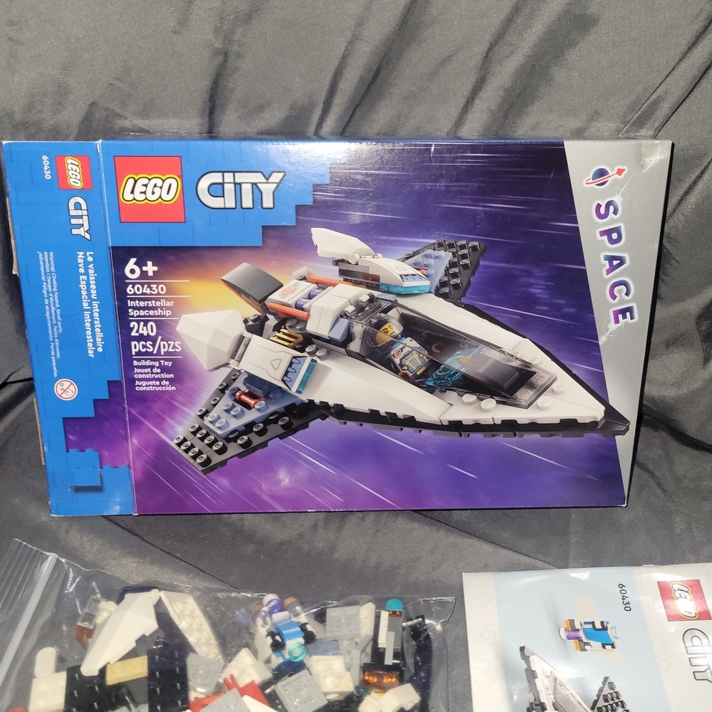 LEGO® City Interstellar Spaceship (60430) - Picture 4 of 5